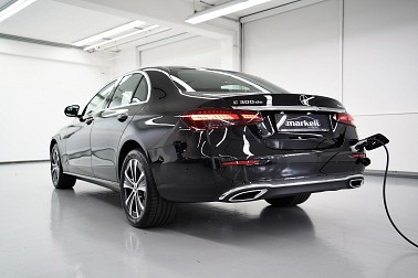 Bild 1: Mercedes-BenZ E 300 de-hybrid 4 MatiC DIESEL-PLUG IN HYBRID / 4X4-ALLRAD / AVANTGARDe