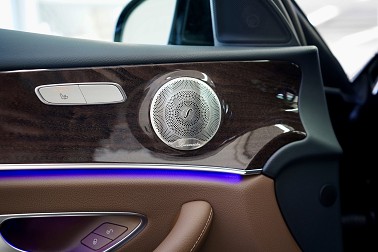Bild 2: Mercedes-Benz E 200d !AIR BODY CONTROL! bumester sourround-system / LUFTFEDERUNG-air suspension