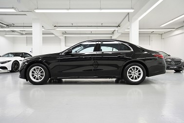 Bild 1: Mercedes-Benz E 220 d/diesel  Produktion  2025 / 2x AVANTGARDE (Interieur / Exterieur).