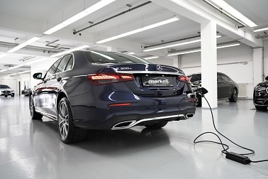 Bild 1: Mercedes-Benz E 300 e 4Matic !amg/M.2022! e/HYBRID - 4X4/ALLRAD-  AMG LINE - schiebdach/Sunroof