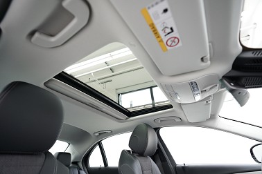 Bild 2: Mercedes-Benz E 300 e 4Matic !amg/M.2022! e/HYBRID - 4X4/ALLRAD-  AMG LINE - schiebdach/Sunroof