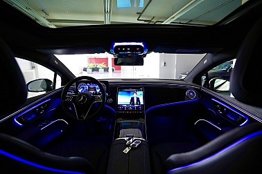 Bild 2: Mercedes-Benz EQS 350 / night paket Range ≈ 676 km  / ADVANCED PLUS & ELECTRIC ART PAKET.