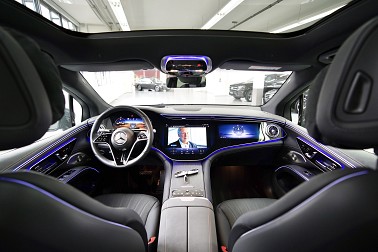 Bild 1: Mercedes-Benz EQS 450 4Matic (4X4) SUV ELECTRIC ART PREMIUM / HYPERSCREEN / massage