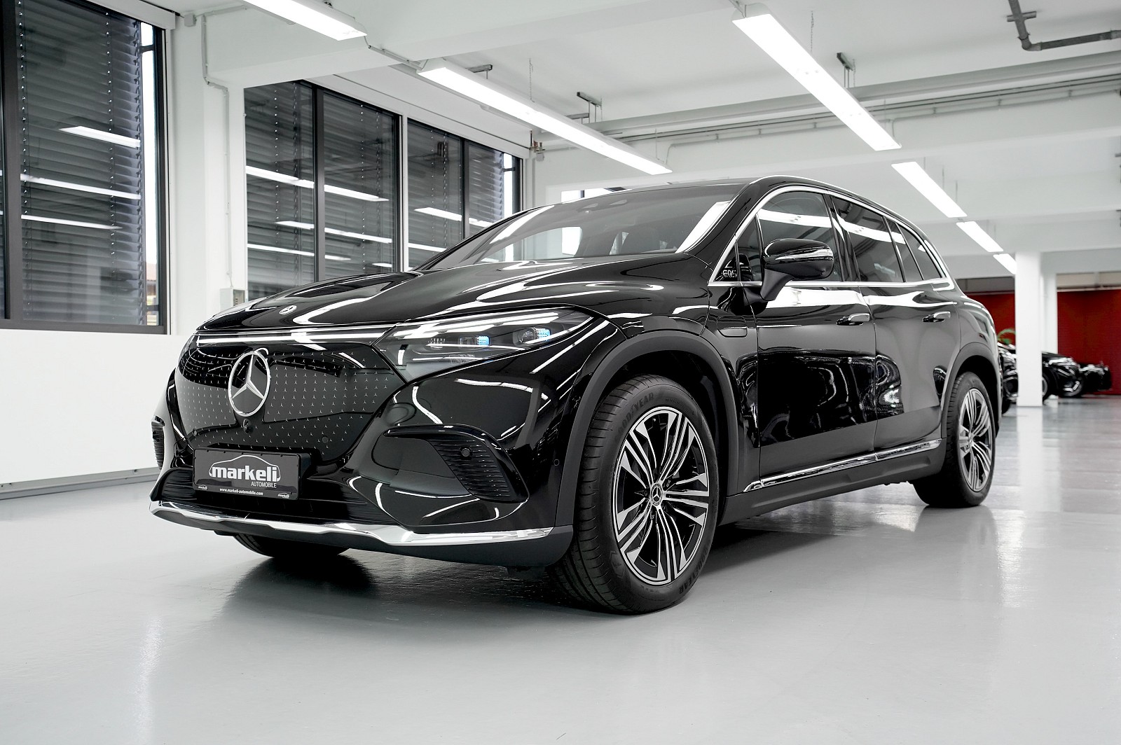 Mercedes-Benz EQS 450+ SUV HYPERSCREEN