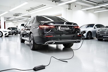 Bild 1: Mercedes-benz E 300 e 4MATIC - eq-power Benzin/Petrol - Plug in  hybrid / 2x AVANTGARDE