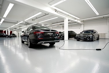 Bild 1: Mercedes-benz E 300 e (BENZIN-HYBRID) Benzin/Petrol+eq power = PLUG IN HYBRID !M.2021/FACELIFT!